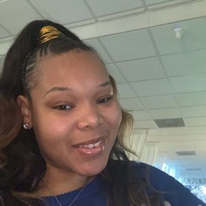 Meet your Posher, Shawnteira